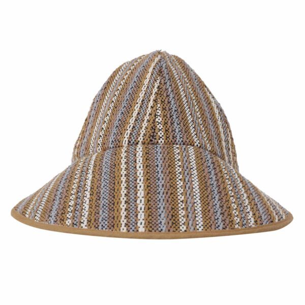 Boné Horizonte de luxo, tear artesanal com listras em tons terrosos, aba frontal longa, algodão reciclado.