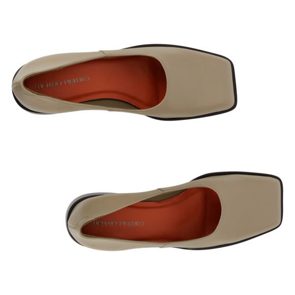 apato Horse unissex preto de luxo, couro certificado rastreável, minimalista, estilo loafer artesanal brasileiro.