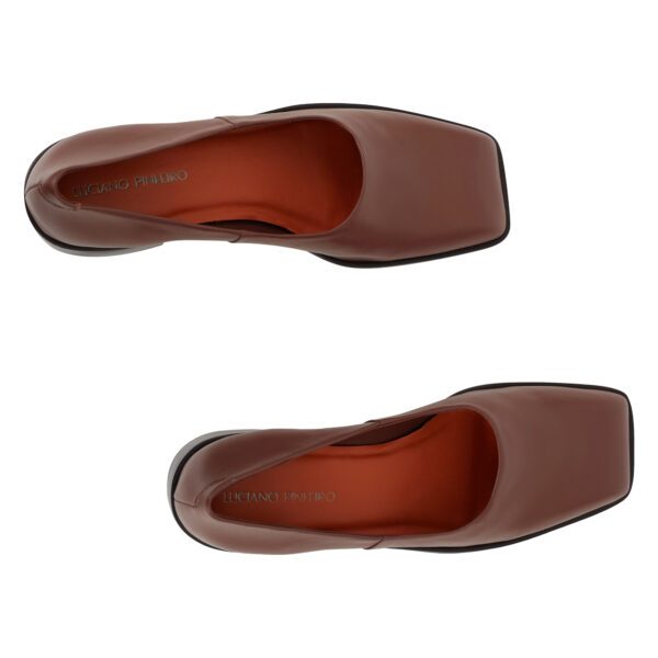 Sapato Horse unissex preto de luxo, couro certificado rastreável, minimalista, estilo loafer artesanal brasileiro.