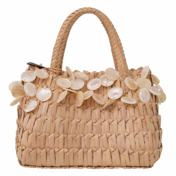 Bolsa Atol Sereia, palha Piaçava da Bahia, cravejada com pingentes de madrepérolas e pérolas naturais.