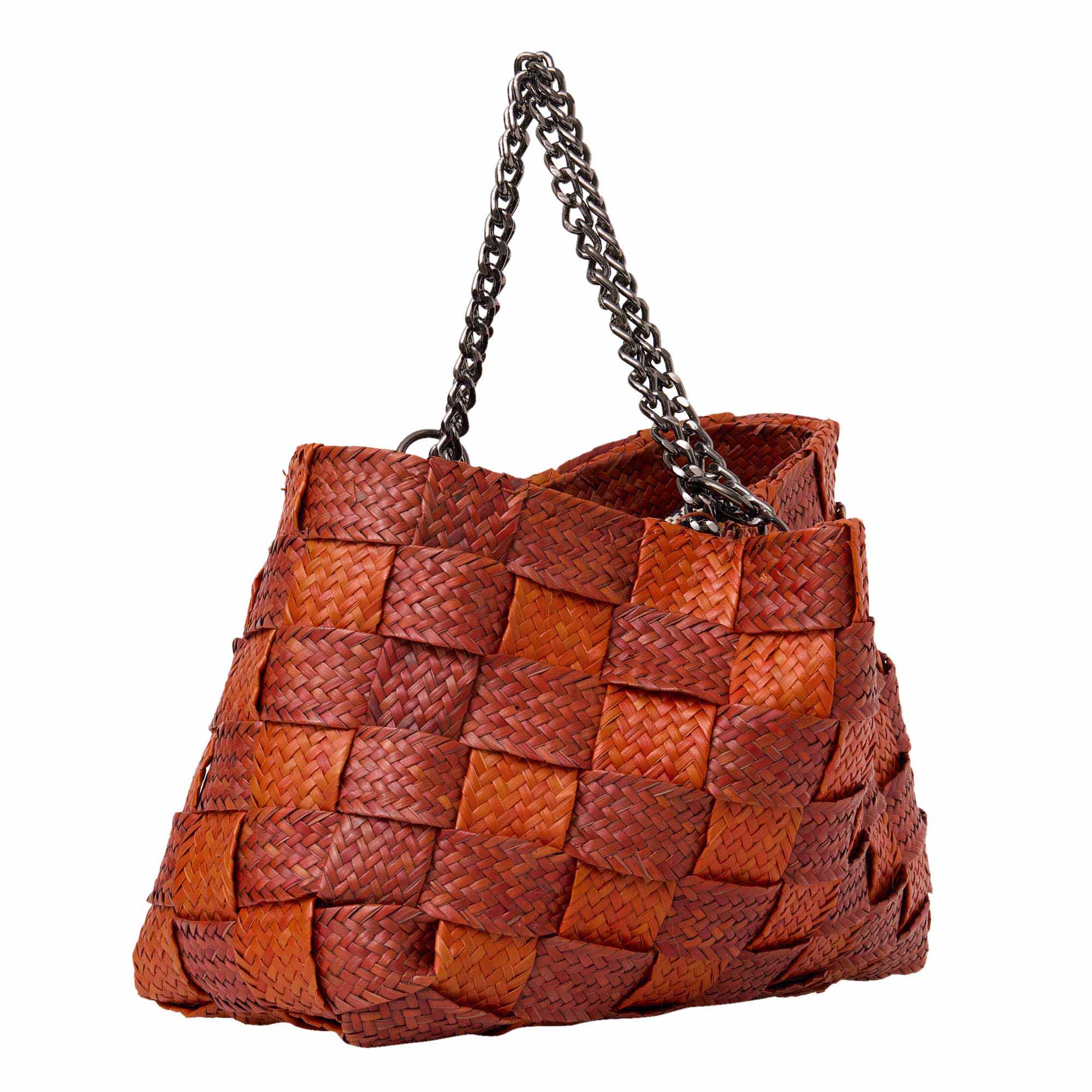 bolsa-tote-bag-leblon-palha-estruturada. Bolsa Leblon de palha trançada, forma estruturada, com alças de corrente de metal ônix.