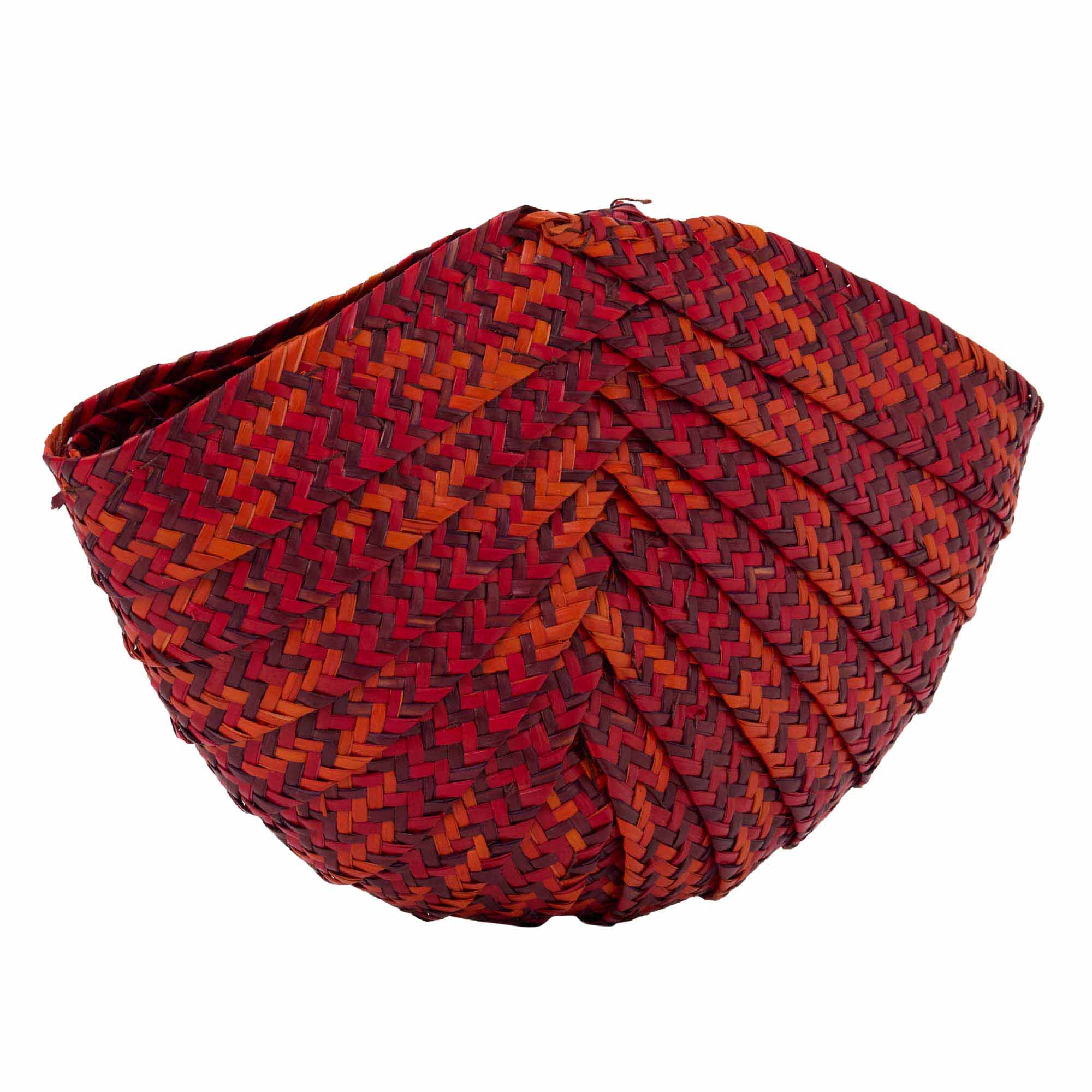 clutch-palha-cores-vibrantes. Clutch Casco de luxo, palha de Piaçava da Bahia, trançada em trama geométrica com cores vibrantes (vermelho/laranja).